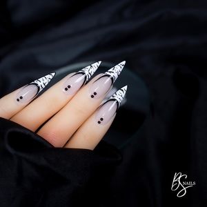 🖤Handmade & Reusable Press Ons🖤